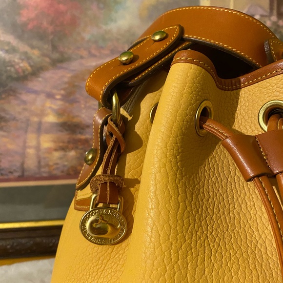 Gorgeous Vintage Dooney & Bourke Large Palomino Yellow Drawstring Bag New Tags ! - Picture 11 of 15